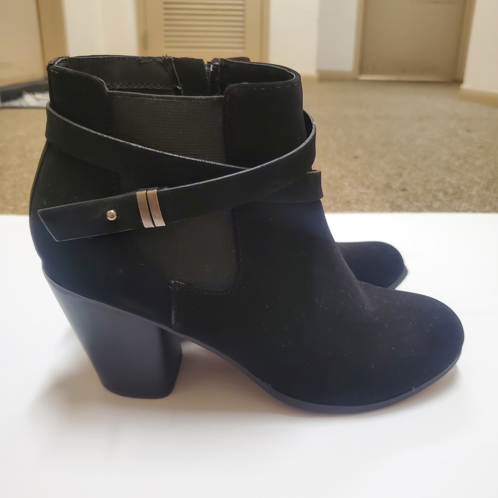 Macro Republic Black Ankle Booties Size 10 Block Heel Side Zip Boots